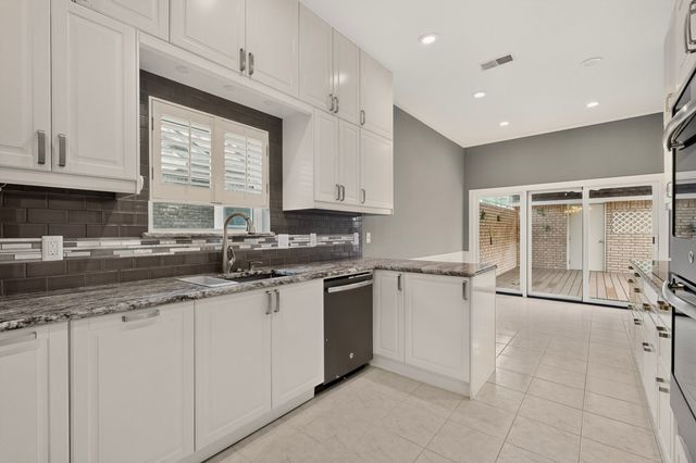 3113 Stonehenge Lane, Carrollton, TX 75006