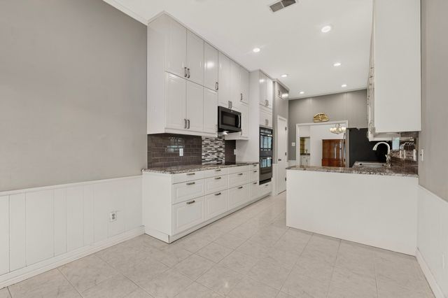 3113 Stonehenge Lane, Carrollton, TX 75006
