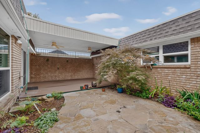 3113 Stonehenge Lane, Carrollton, TX 75006