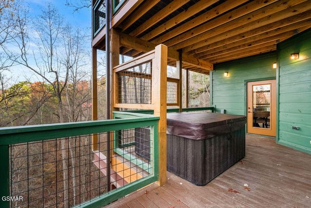 1857 Beach Front Drive, Sevierville, TN 37876