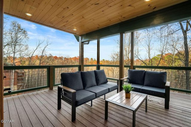 1857 Beach Front Drive, Sevierville, TN 37876