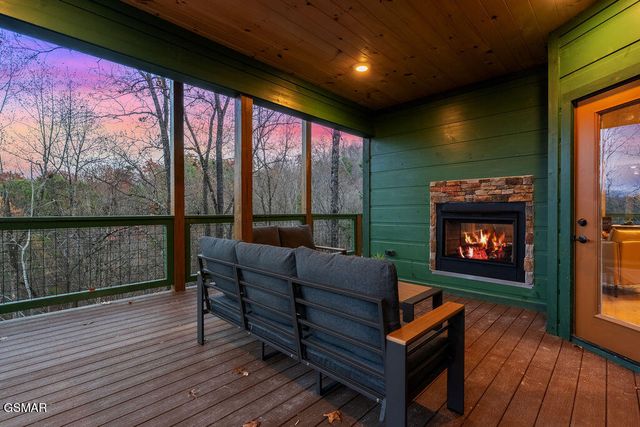 1857 Beach Front Drive, Sevierville, TN 37876