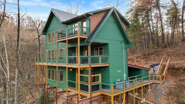 1857 Beach Front Drive, Sevierville, TN 37876