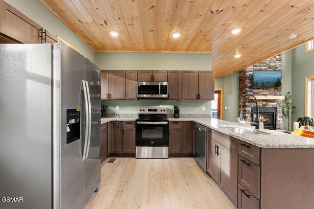 1857 Beach Front Drive, Sevierville, TN 37876