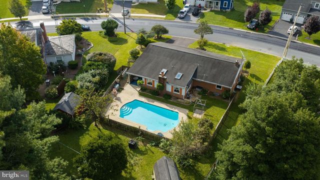 26 TENNYSON DR, Lancaster, PA 17602