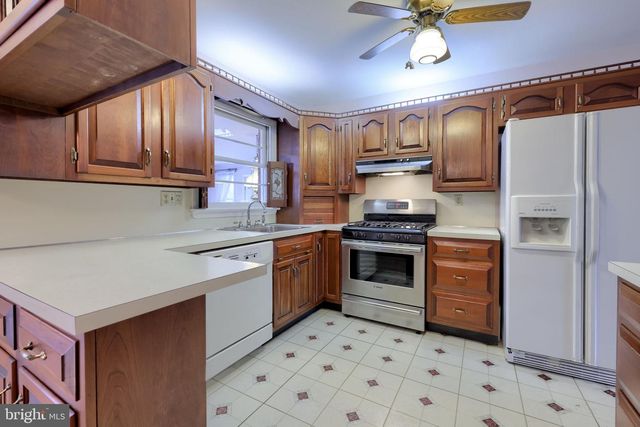 26 TENNYSON DR, Lancaster, PA 17602