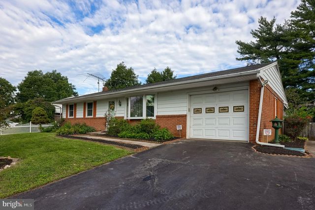 26 TENNYSON DR, Lancaster, PA 17602