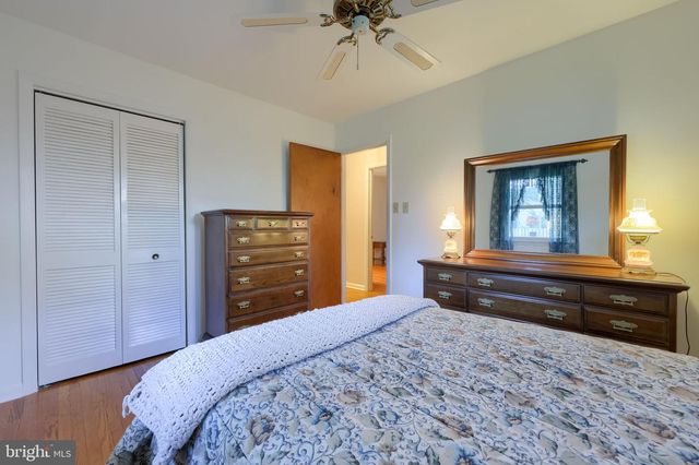 26 TENNYSON DR, Lancaster, PA 17602