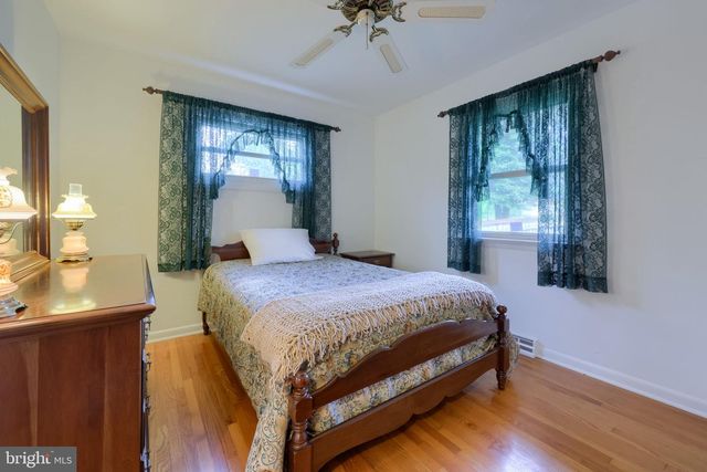 26 TENNYSON DR, Lancaster, PA 17602