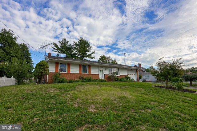 26 TENNYSON DR, Lancaster, PA 17602