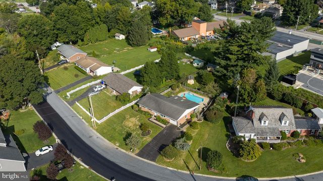 26 TENNYSON DR, Lancaster, PA 17602