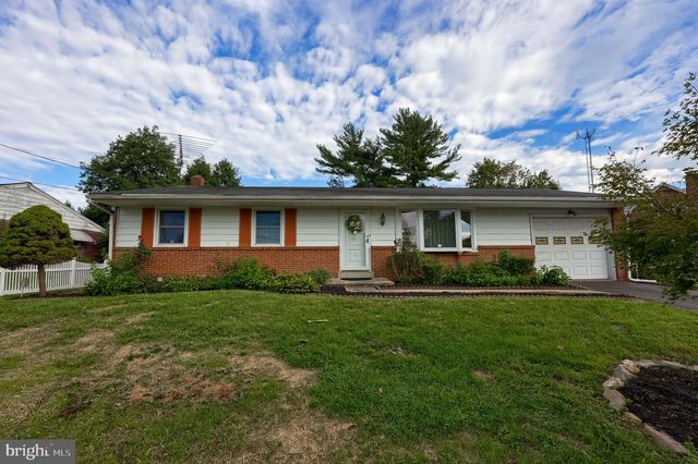 26 TENNYSON DR, Lancaster, PA 17602