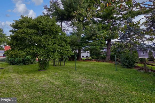 26 TENNYSON DR, Lancaster, PA 17602