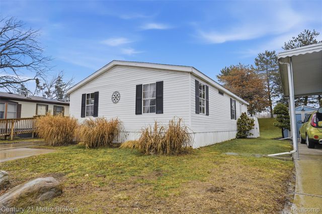 3009 Bay View Drive, Fenton, MI 48430