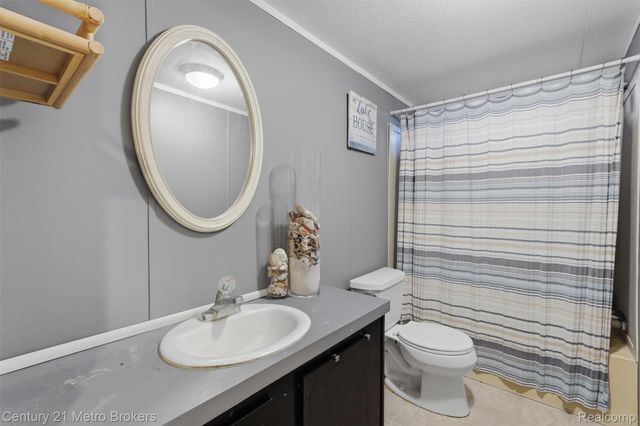 3009 Bay View Drive, Fenton, MI 48430
