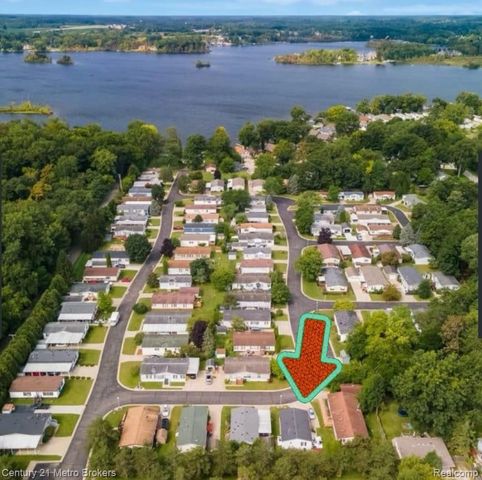 3009 Bay View Drive, Fenton, MI 48430