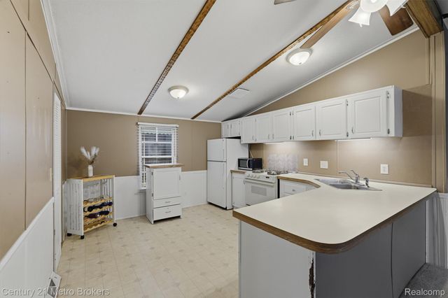 3009 Bay View Drive, Fenton, MI 48430