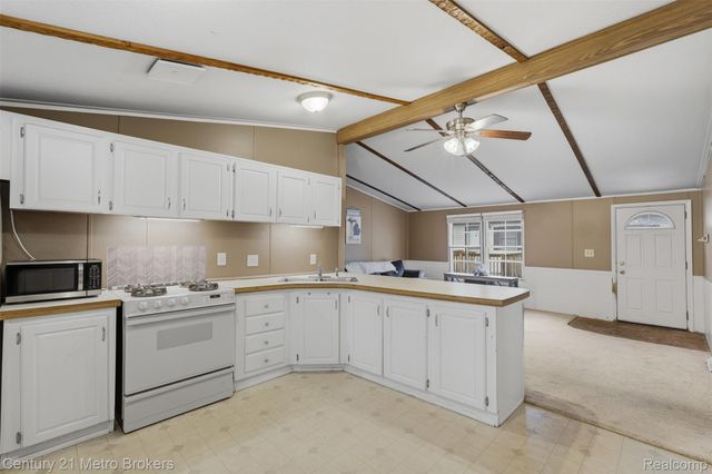 3009 Bay View Drive, Fenton, MI 48430