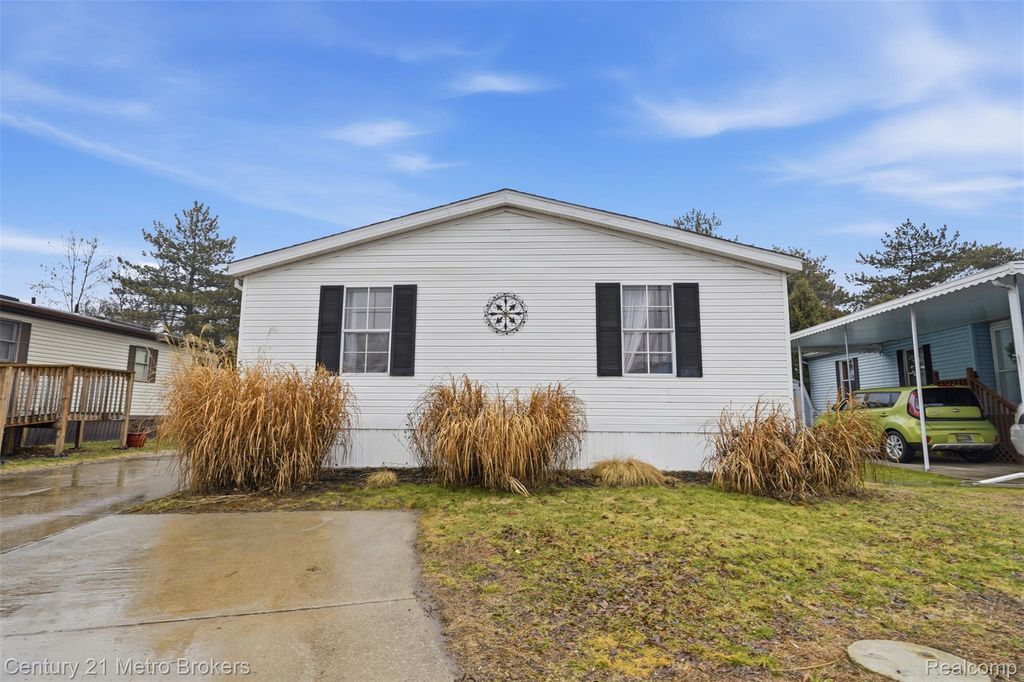 3009 Bay View Drive, Fenton, MI 48430