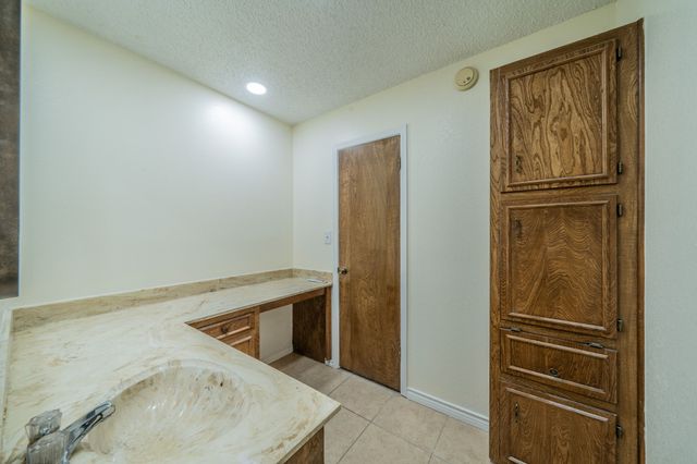 1300 Austin Street, Bowie, TX 76230