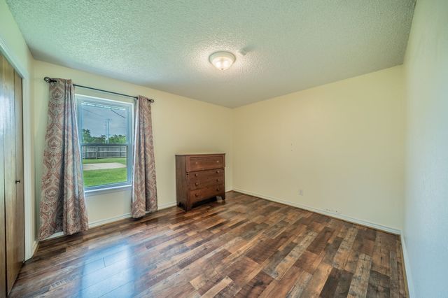 1300 Austin Street, Bowie, TX 76230