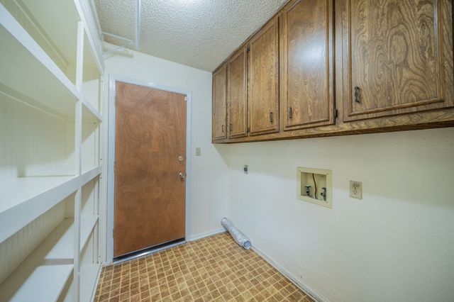 1300 Austin Street, Bowie, TX 76230