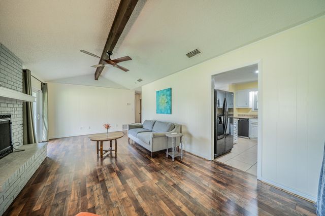 1300 Austin Street, Bowie, TX 76230