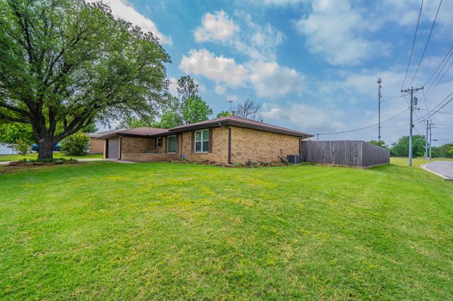 1300 Austin Street, Bowie, TX 76230