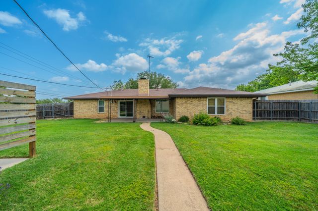 1300 Austin Street, Bowie, TX 76230