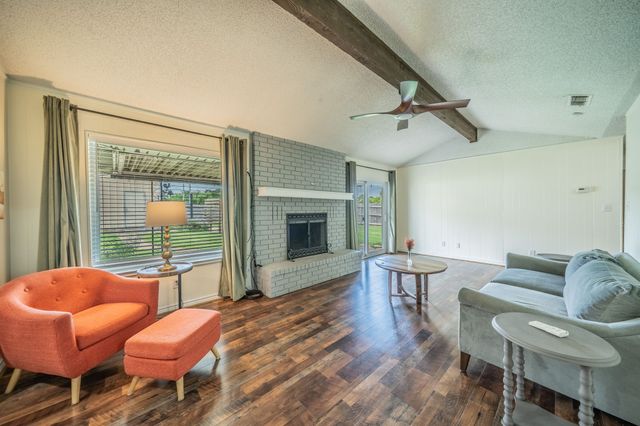 1300 Austin Street, Bowie, TX 76230
