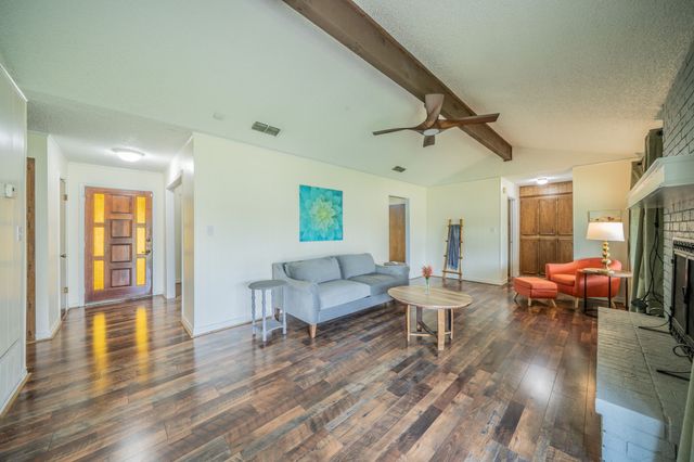 1300 Austin Street, Bowie, TX 76230