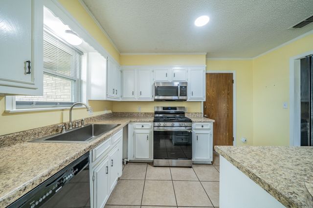 1300 Austin Street, Bowie, TX 76230