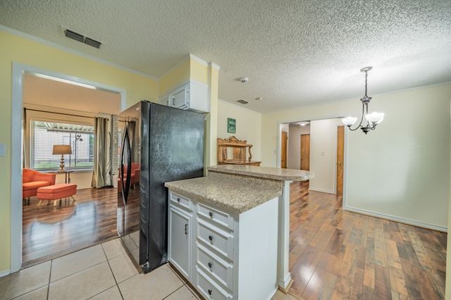 1300 Austin Street, Bowie, TX 76230
