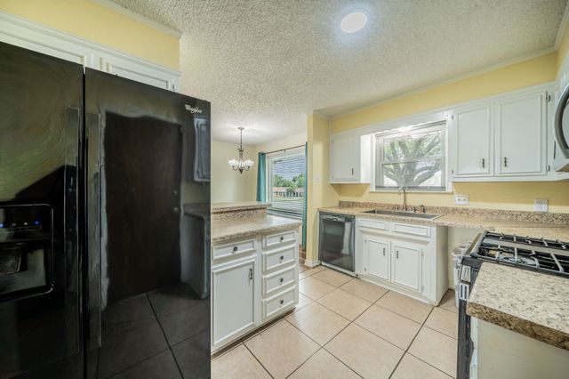 1300 Austin Street, Bowie, TX 76230