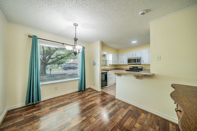 1300 Austin Street, Bowie, TX 76230