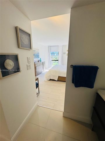 20335 W Country Club Dr 608, Aventura, FL 33180