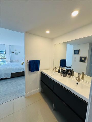 20335 W Country Club Dr 608, Aventura, FL 33180