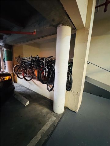 20335 W Country Club Dr 608, Aventura, FL 33180