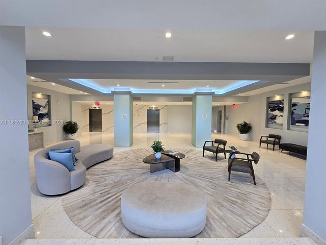 20335 W Country Club Dr 608, Aventura, FL 33180