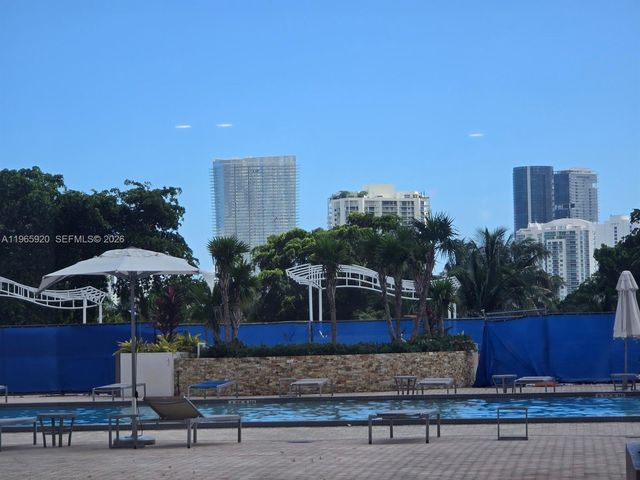 20335 W Country Club Dr 608, Aventura, FL 33180