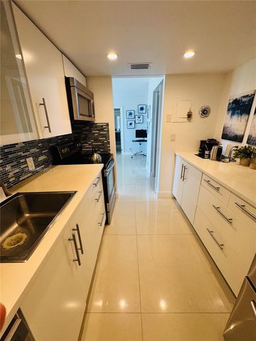 20335 W Country Club Dr 608, Aventura, FL 33180