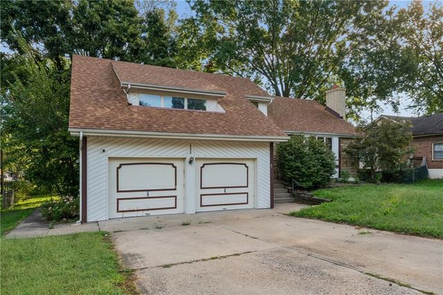 18820 E Hanthorne Drive, Independence, MO 64057