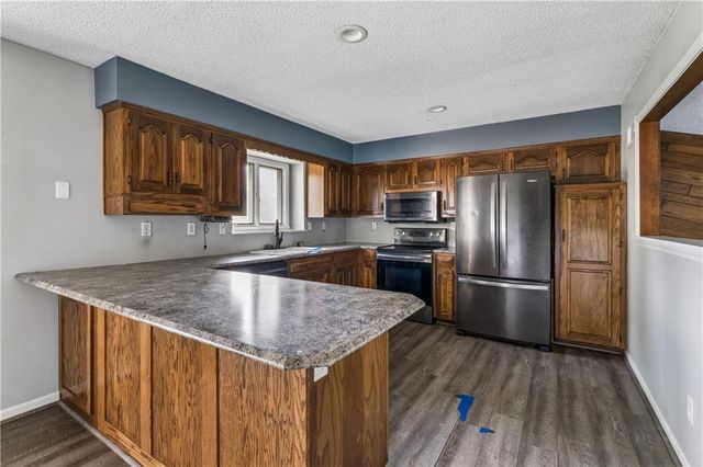 18820 E Hanthorne Drive, Independence, MO 64057