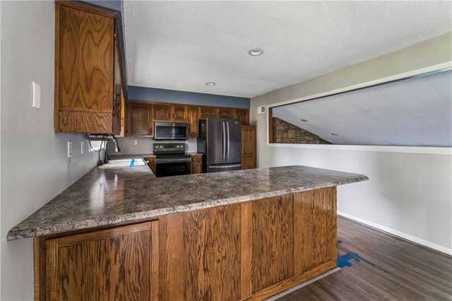 18820 E Hanthorne Drive, Independence, MO 64057