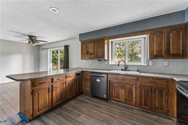 18820 E Hanthorne Drive, Independence, MO 64057