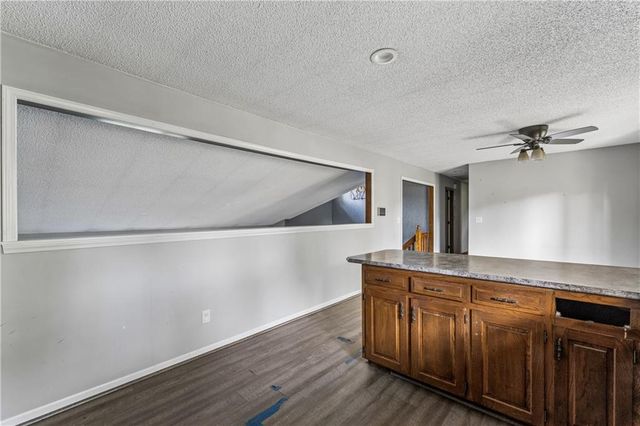 18820 E Hanthorne Drive, Independence, MO 64057