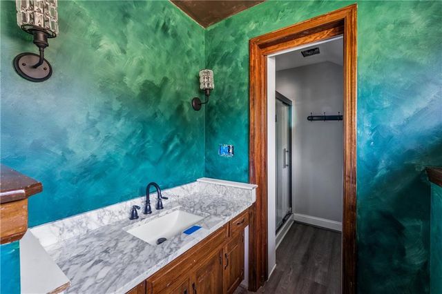 18820 E Hanthorne Drive, Independence, MO 64057