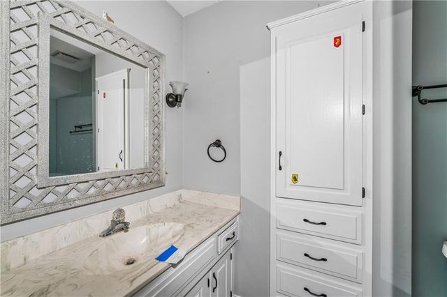 18820 E Hanthorne Drive, Independence, MO 64057