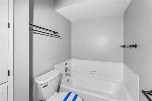 18820 E Hanthorne Drive, Independence, MO 64057
