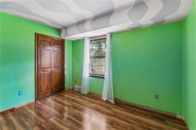 18820 E Hanthorne Drive, Independence, MO 64057